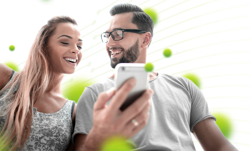 Zdjęcie kobiety i mężczyzny używających Comfino